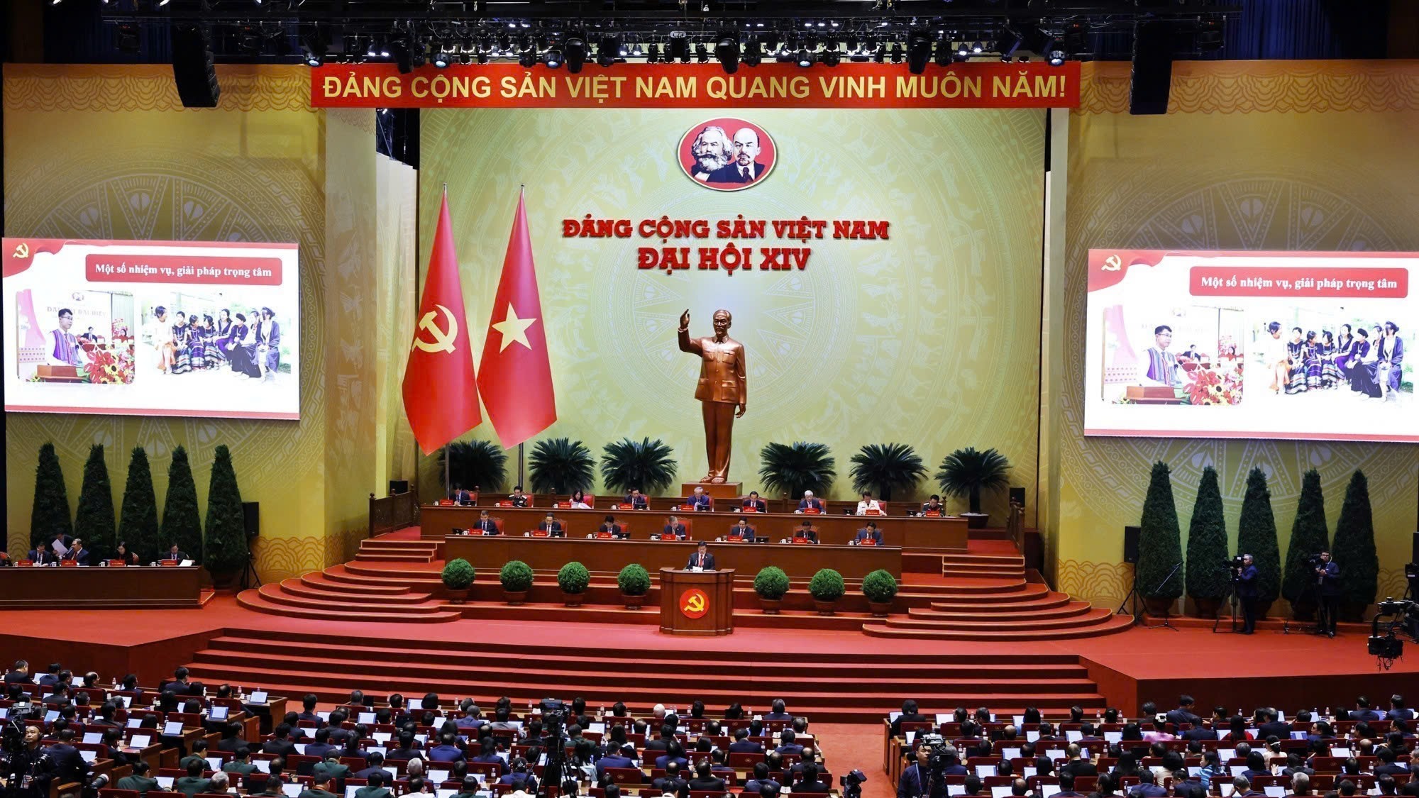 Thông cáo báo chí ngày làm việc thứ hai Đại hội đại biểu toàn quốc lần thứ XIV của Đảng