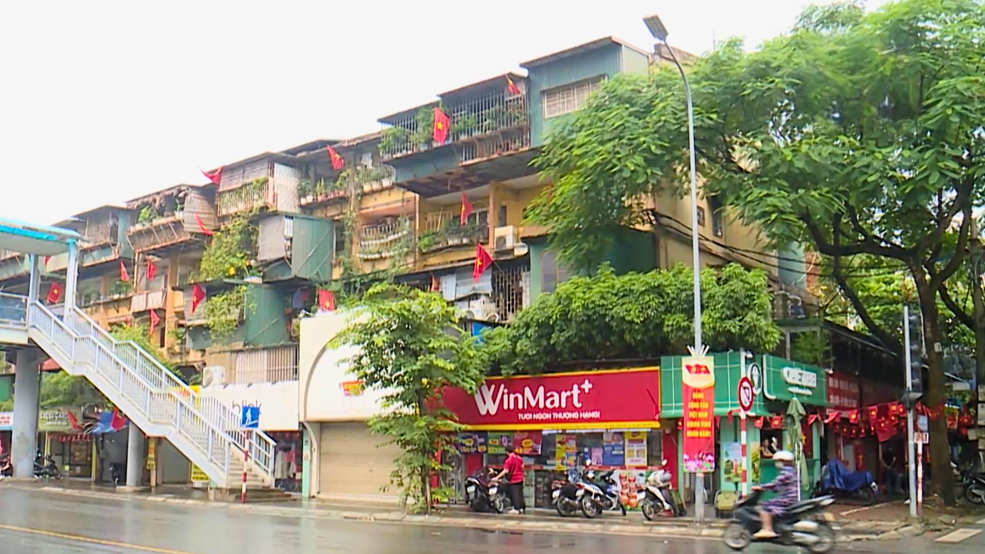 Nhà tập thể cũ rao bán hơn 350 triệu đồng/m²