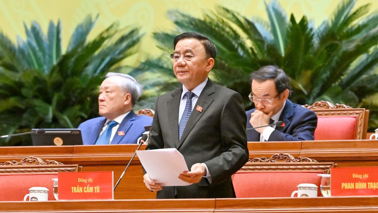 Phiên thảo luận tại hội trường về các văn kiện Đại hội