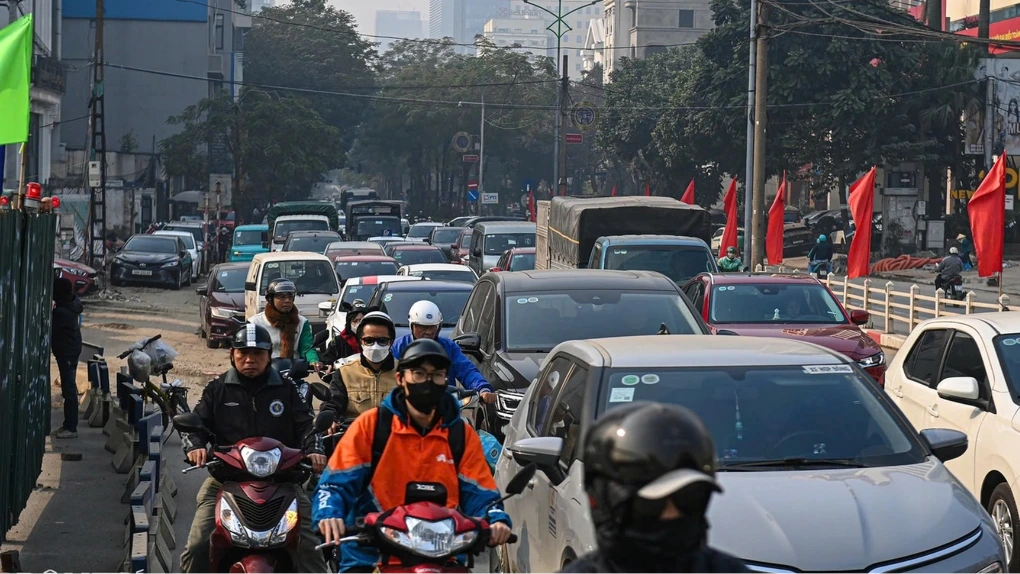 Cấm ô tô lưu thông theo chiều từ La Thành đi Voi Phục