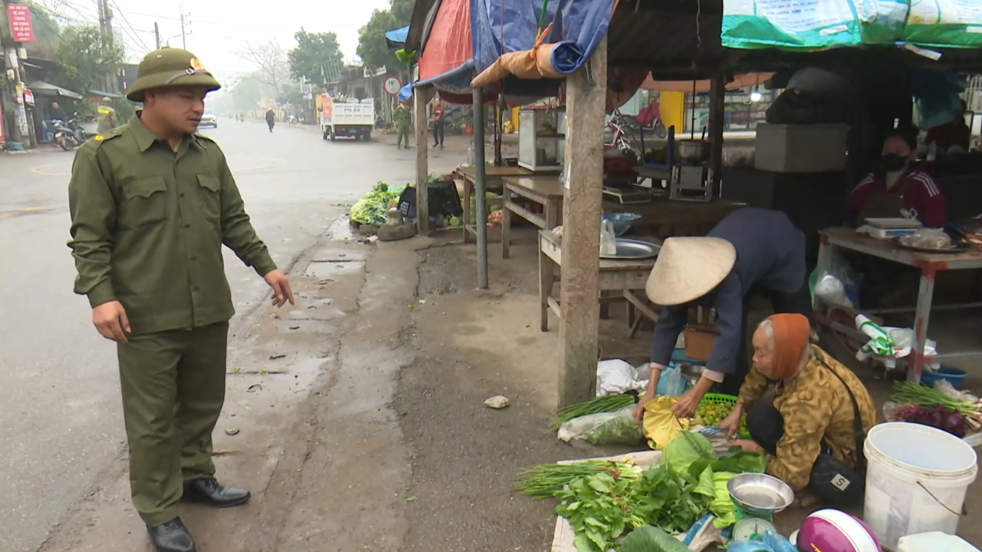Quyết liệt dẹp chợ cóc ở xã Bất Bạt