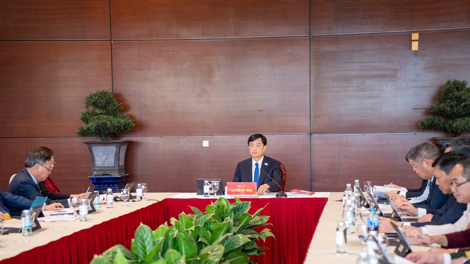 Phát huy cao độ trách nhiệm, trí tuệ và tâm huyết thảo luận văn kiện