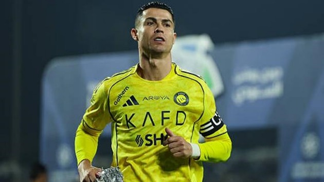 Cristiano Ronaldo cán mốc 960 bàn thắng