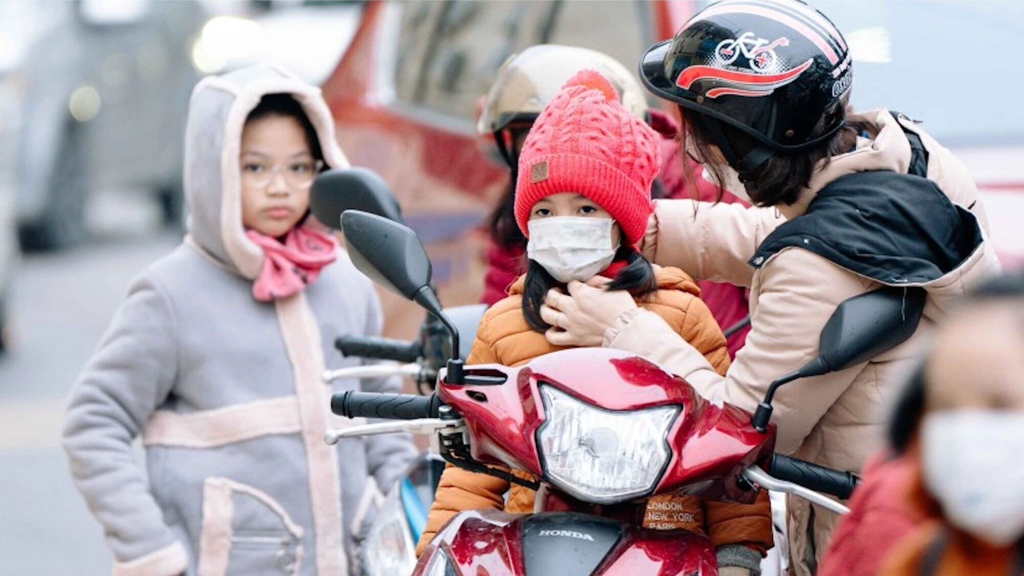 Hiệu trưởng quyết định hình thức học tập khi trời rét