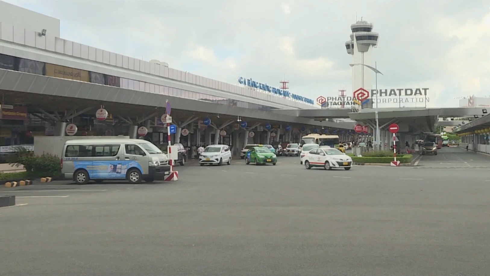 Giá vé tàu Tết, máy bay tăng cao kỷ lục