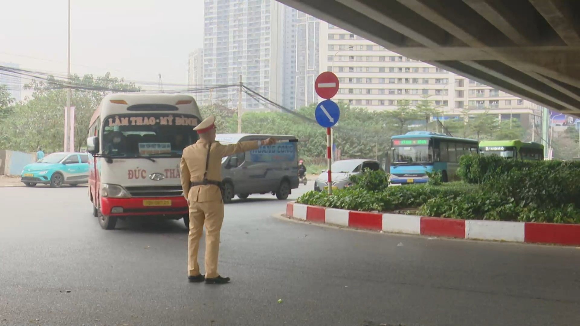 Chống ùn tắc giao thông dịp gần Tết