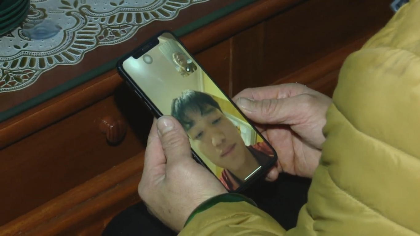 Mẹ Xuân Bắc động viên con trước trận gặp U23 Hàn Quốc