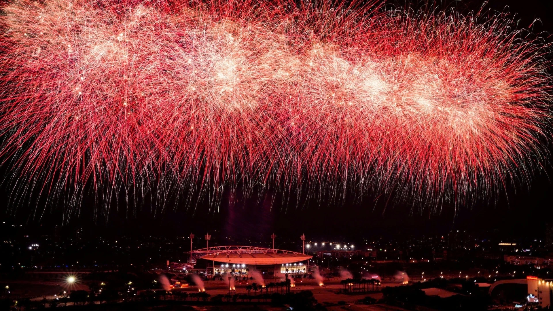 Mãn nhãn màn pháo hoa mừng thành công Đại hội Đảng 