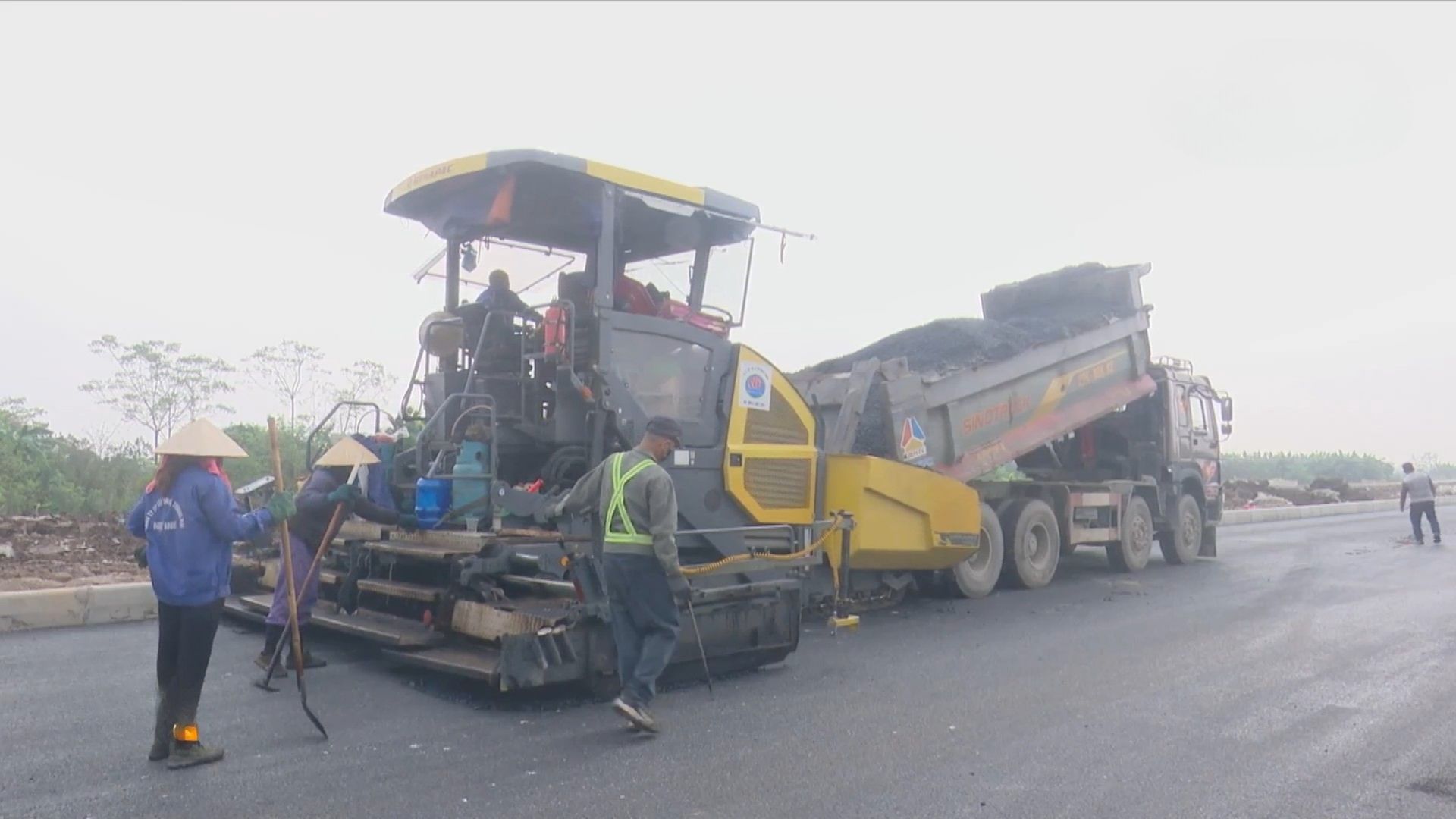 Thông tuyến thêm 7km đường trục phía Nam hết tháng 1/2026