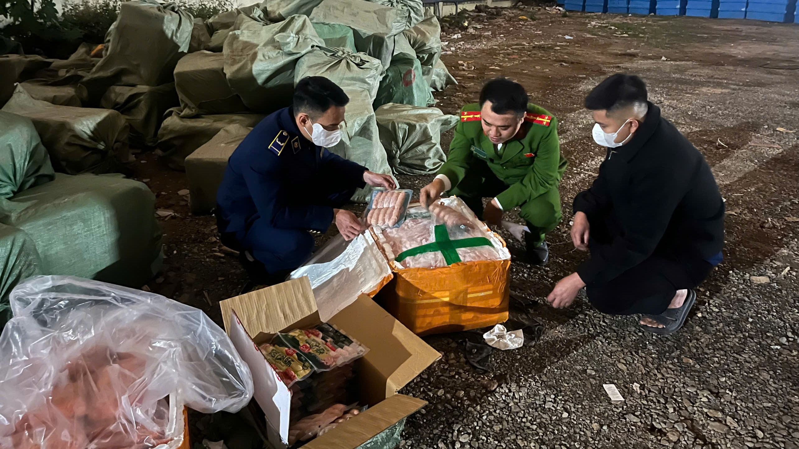 Hà Nội thu giữ hơn 10 tấn thực phẩm bẩn