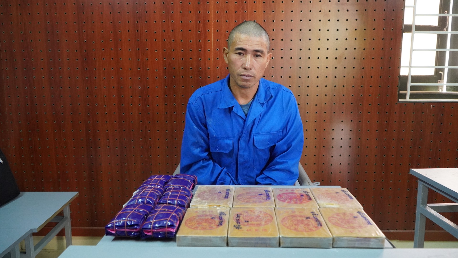 Bắt một đối tượng, thu 10 bánh ma túy