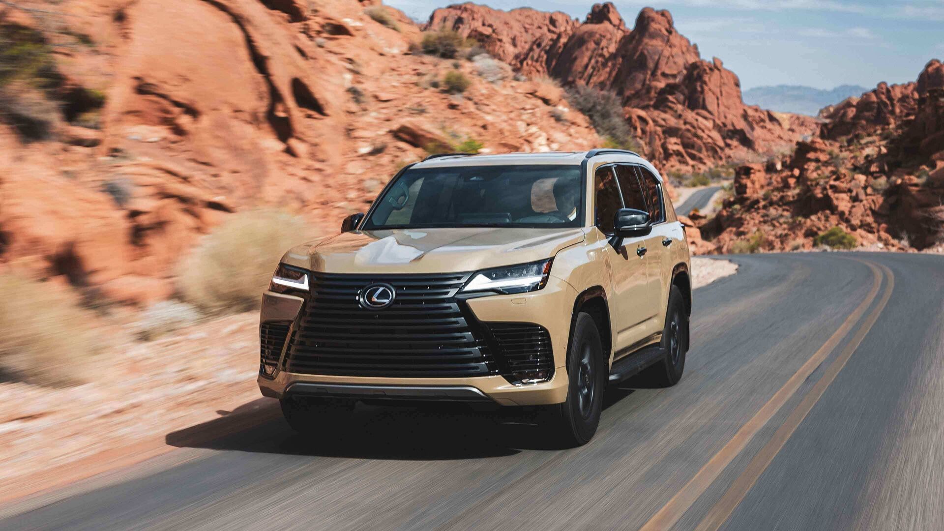 Lexus lập đỉnh doanh số tại Việt Nam năm 2025