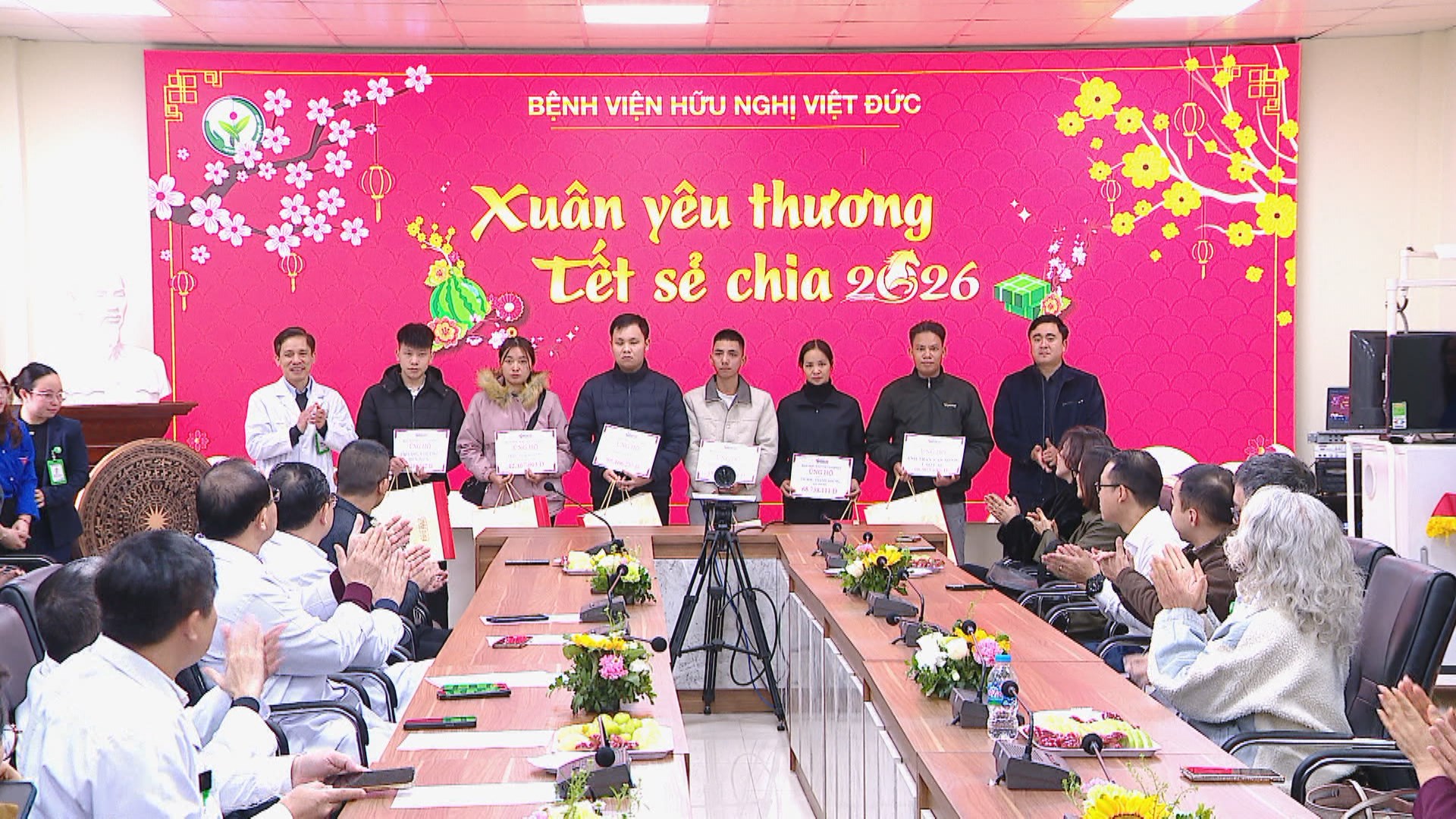 Mang Tết sớm đến với người bệnh