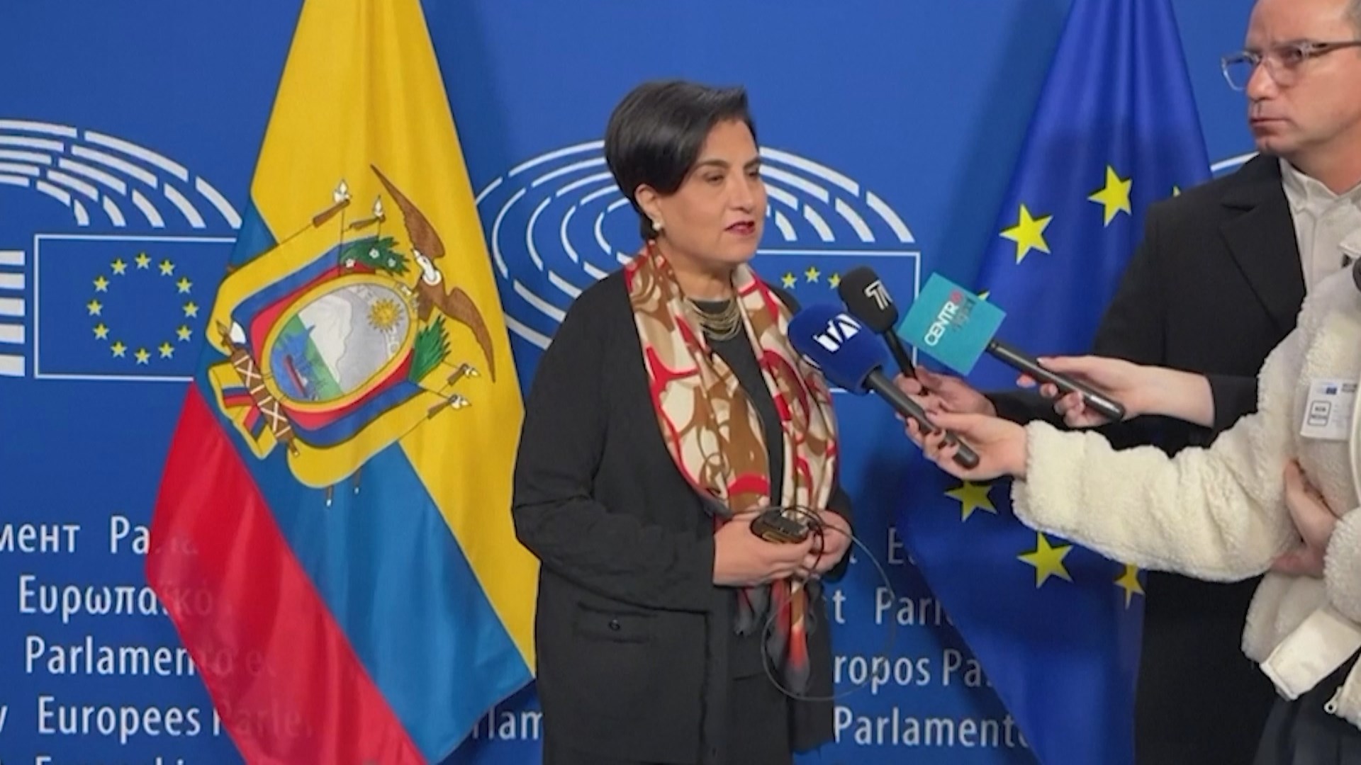 Ecuador áp thuế an ninh 30% đối với Colombia