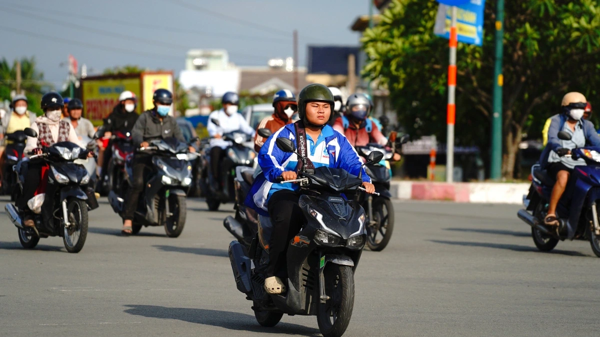 Người tiêu dùng Việt giảm mua xe máy xăng