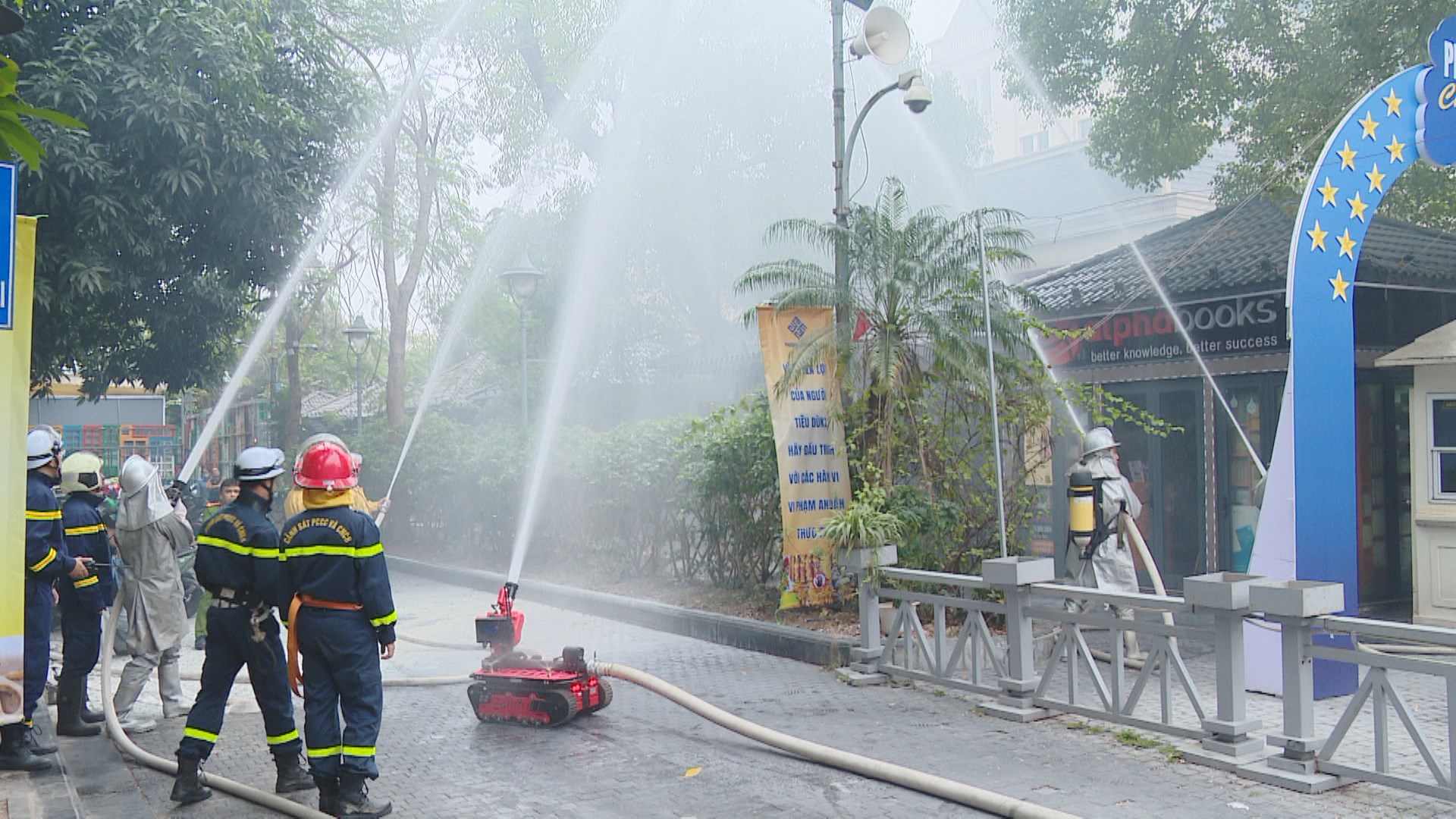 Diễn tập chữa cháy, cứu nạn tại Phố Sách Hà Nội 19/12