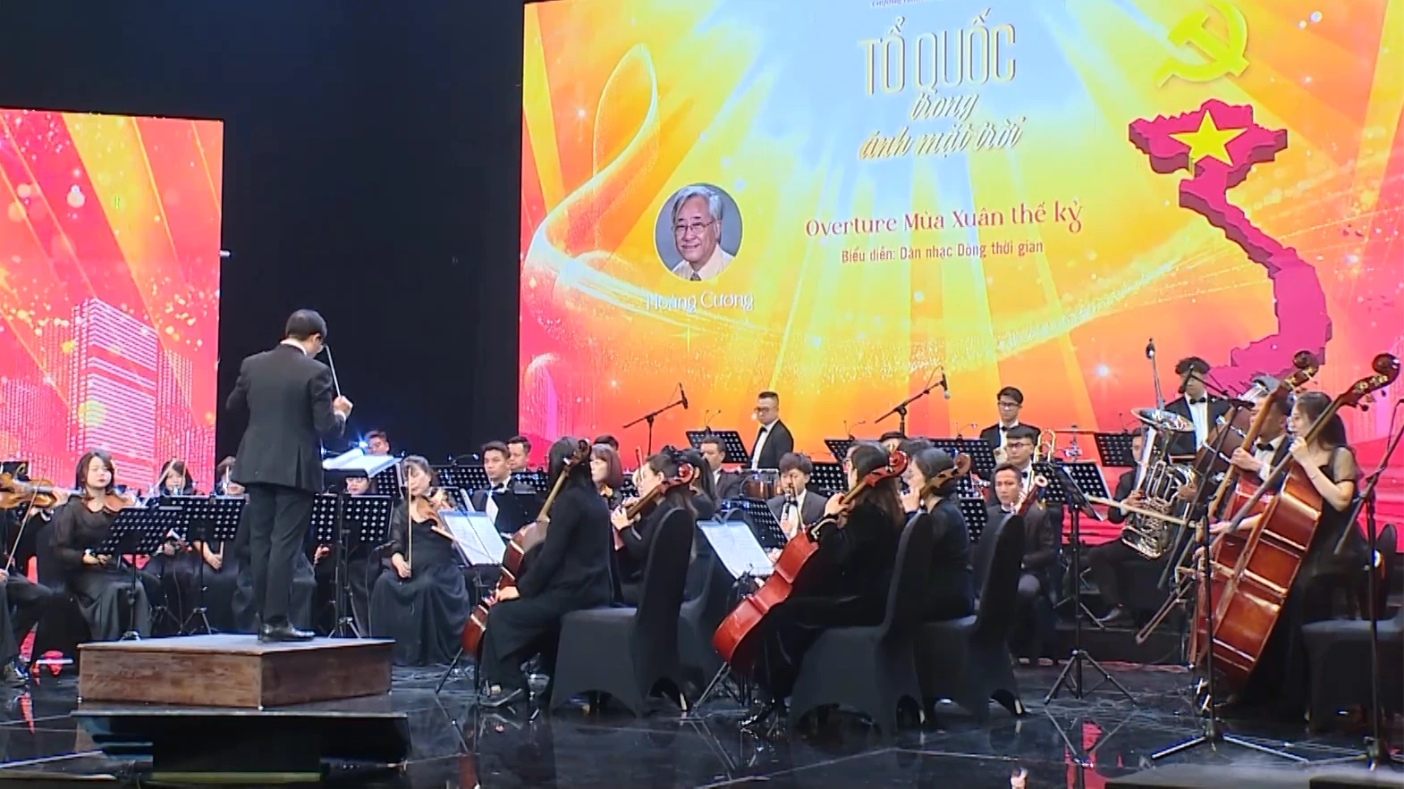 'Tổ quốc trong ánh mặt trời': Khát vọng và tinh thần đổi mới