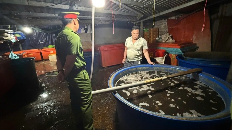 Bắt đối tượng dùng 'thủy tinh lỏng' ngâm hơn 3 tấn ốc bươu