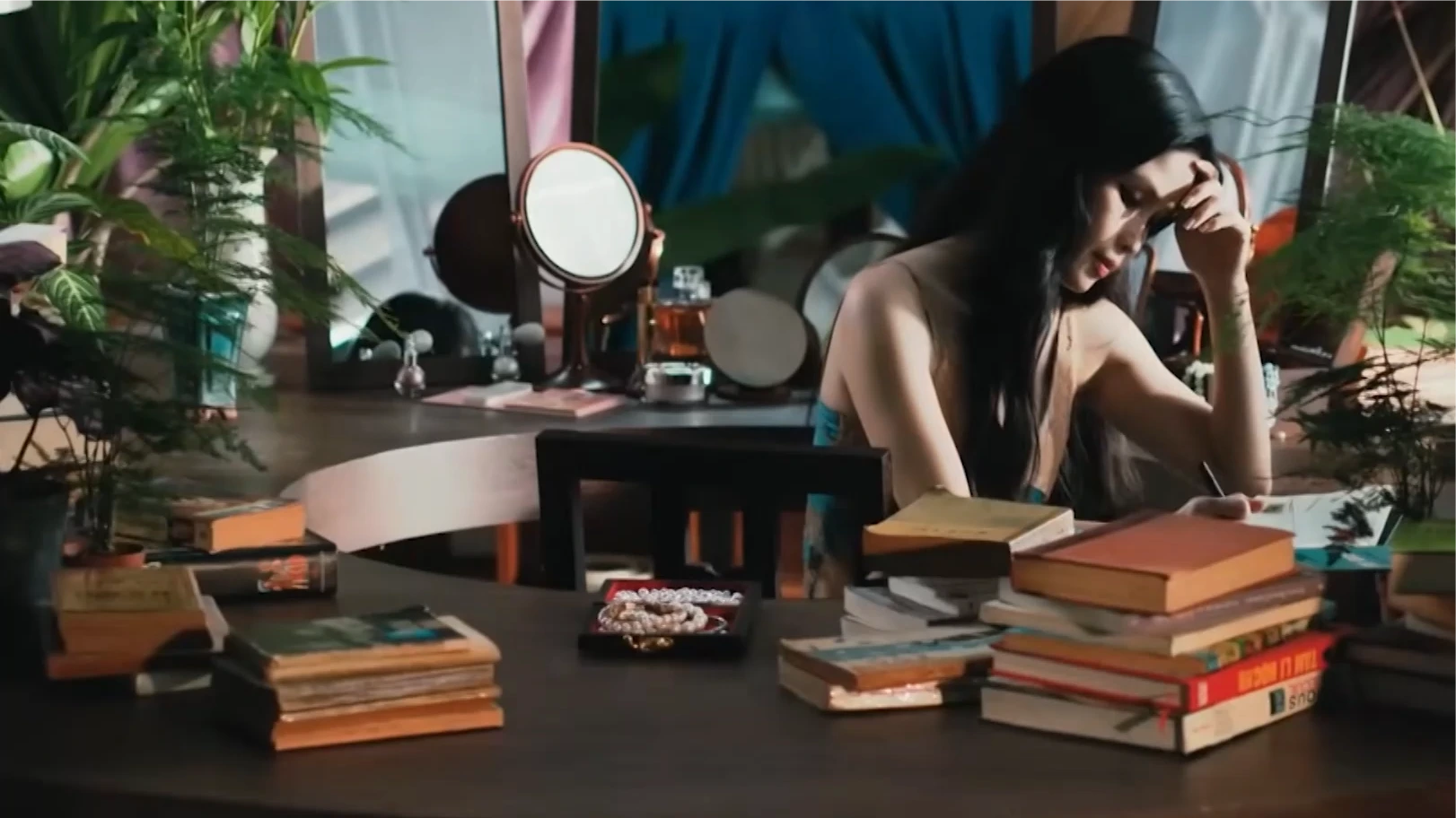 Ca sĩ Duy Mạnh đưa gia đình vào MV 'Trái tim em đau'