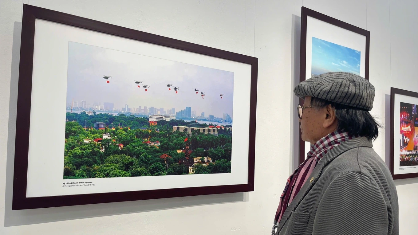 Triển lãm ảnh mừng Đảng, mừng Xuân 