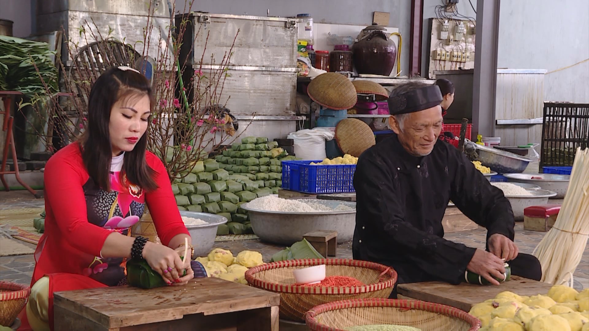 Làng nghề bánh chưng truyền thống tất bật vào vụ