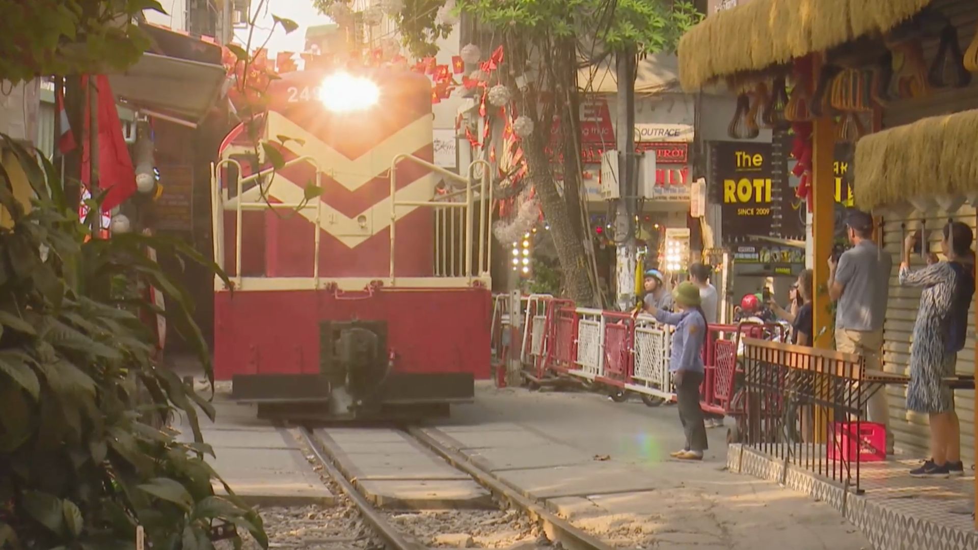 Đề xuất dừng tàu đi qua khu phố cà phê