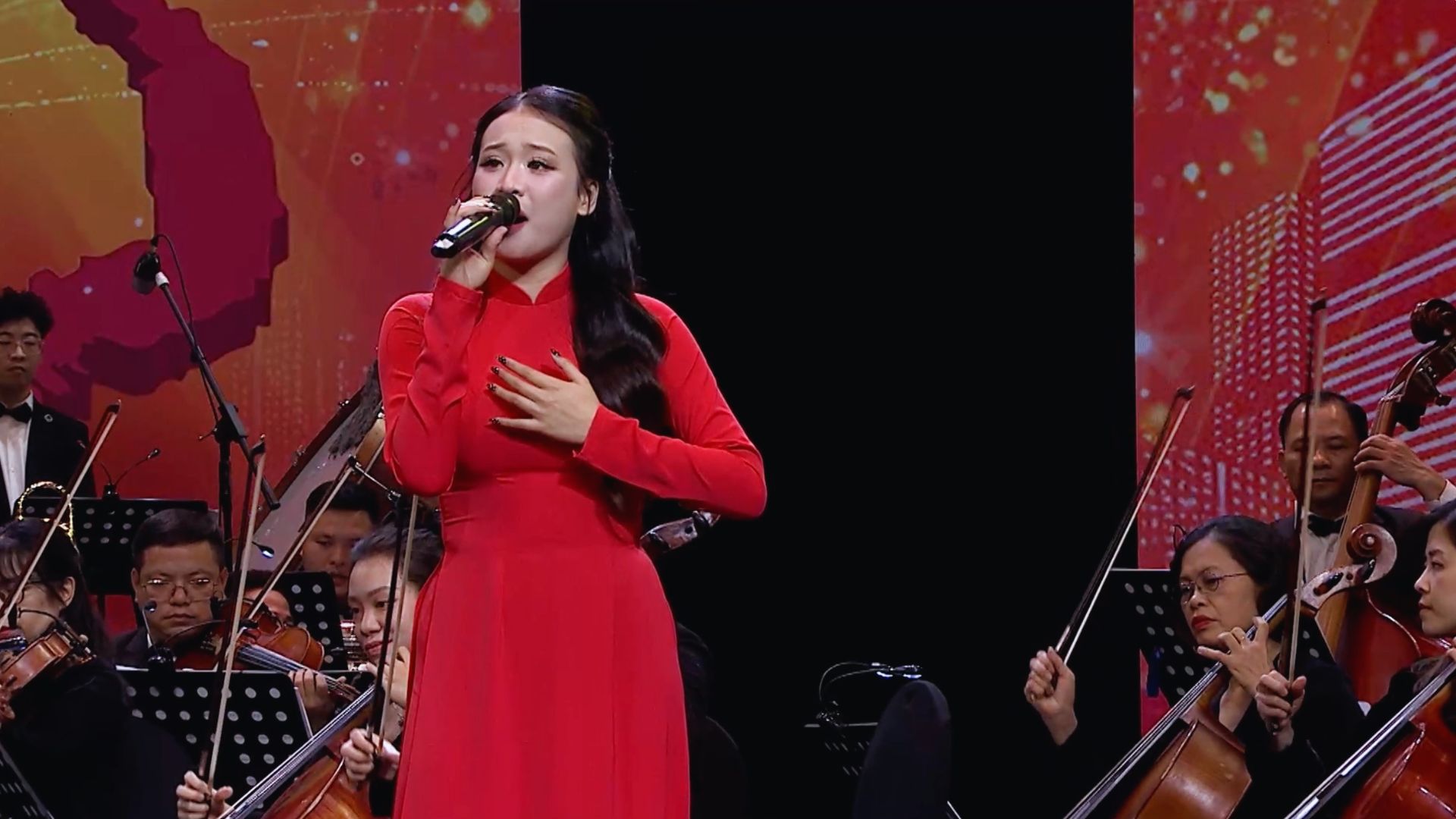 Tổ quốc trong ánh mặt trời