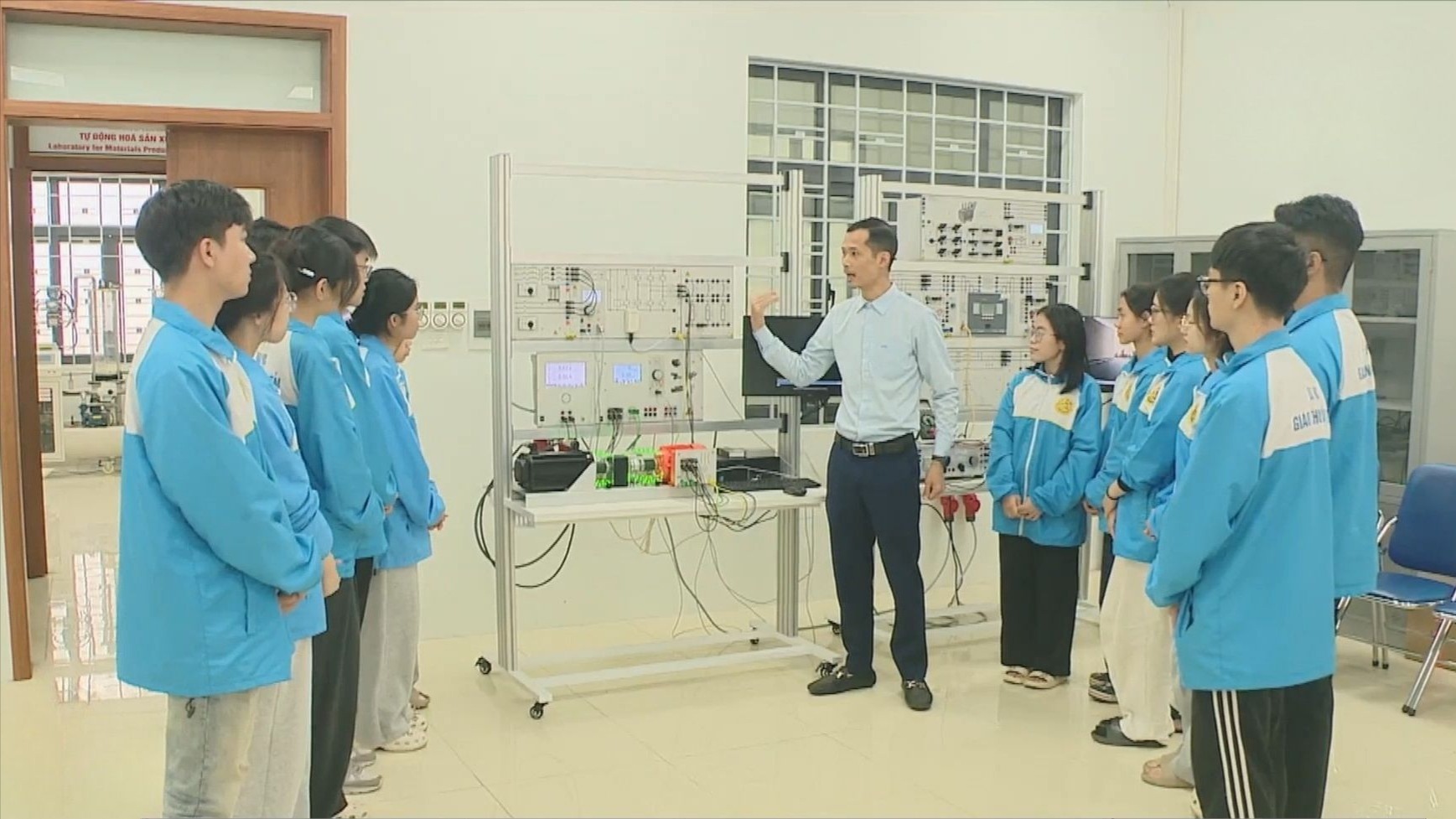 Đào tạo nhân lực chất lượng cao gắn nhu cầu thị trường