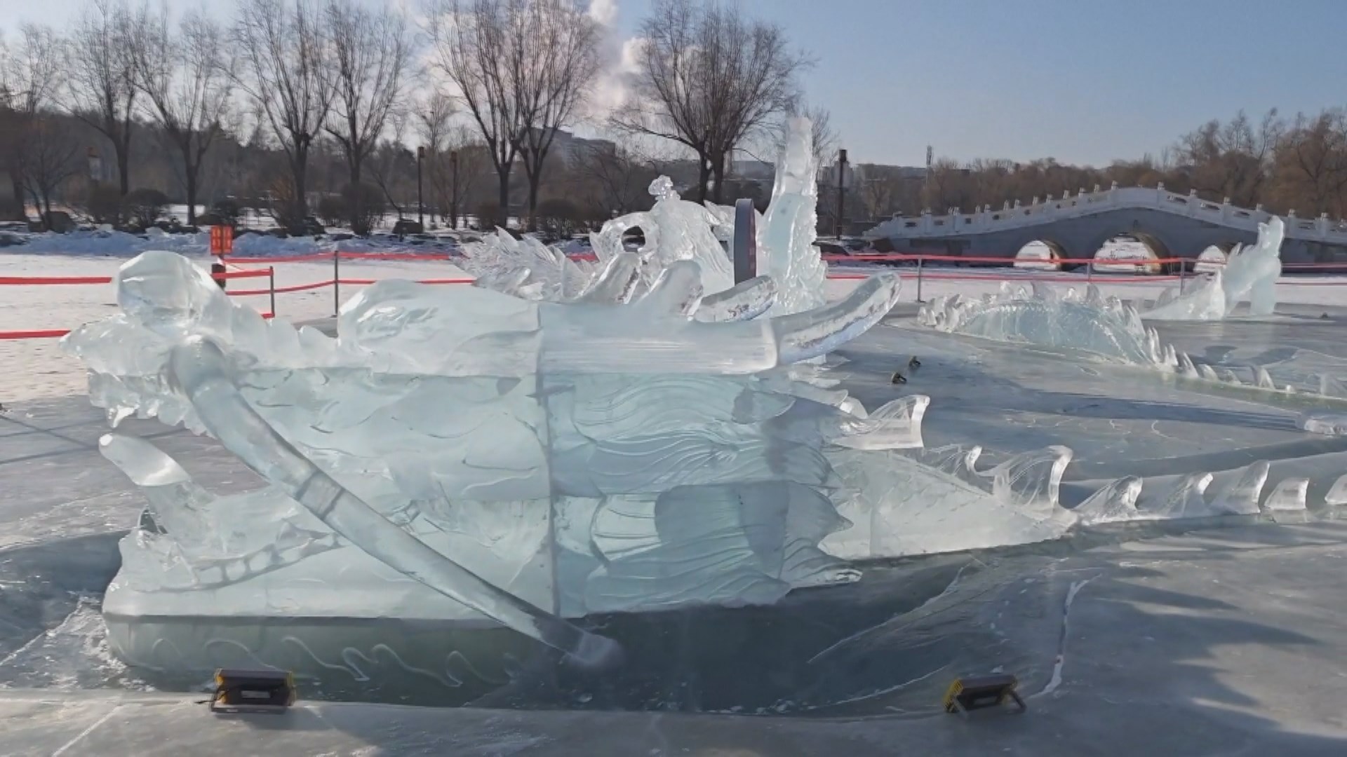 Tác phẩm điêu khắc băng thu hút chú ý tại Trung Quốc