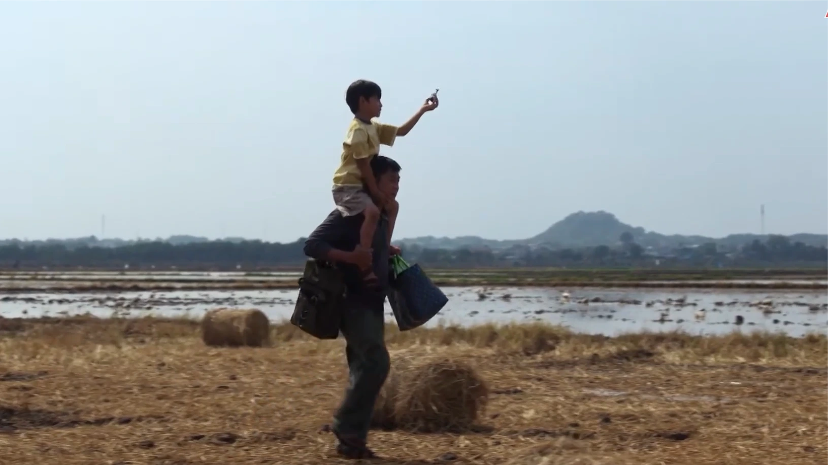 'Việc lớn': Bước chuyển hướng của Đen khi lần đầu viết về cha