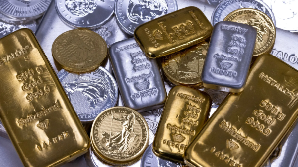 Giá vàng, bạc rơi tự do trước xu hướng chốt lời