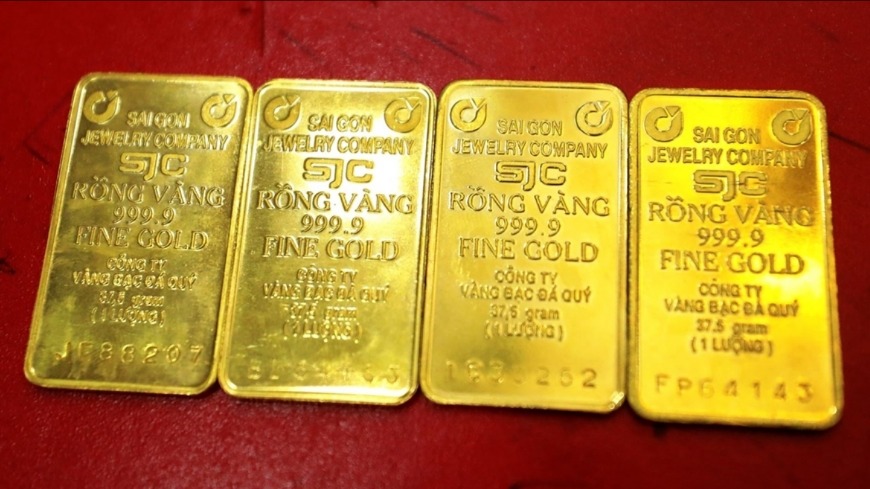 Giá vàng trong nước giảm sâu, người mua vàng lỗ nặng