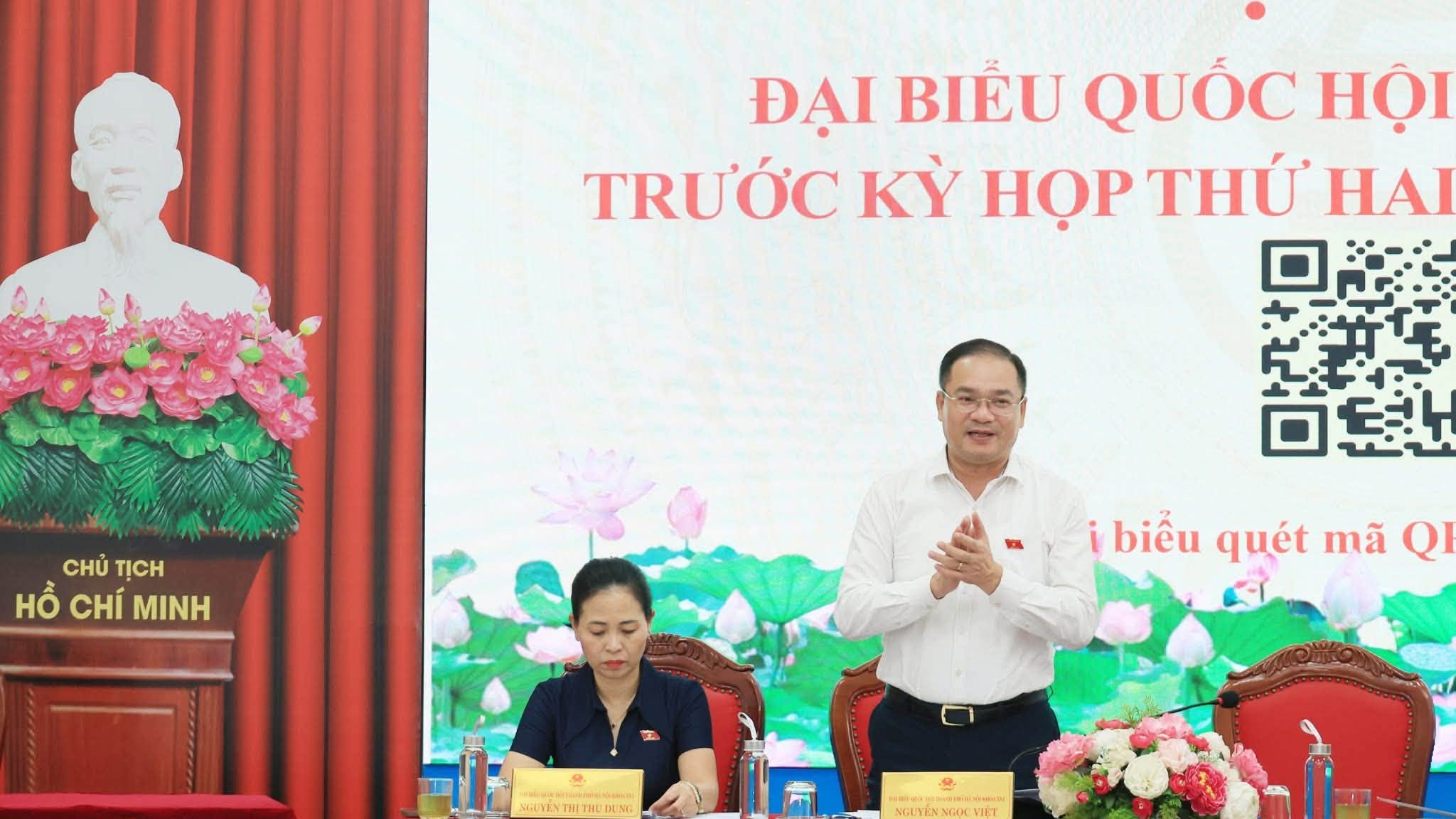 ĐBQH đơn vị bầu cử số 7 tiếp xúc cử tri trước kỳ họp