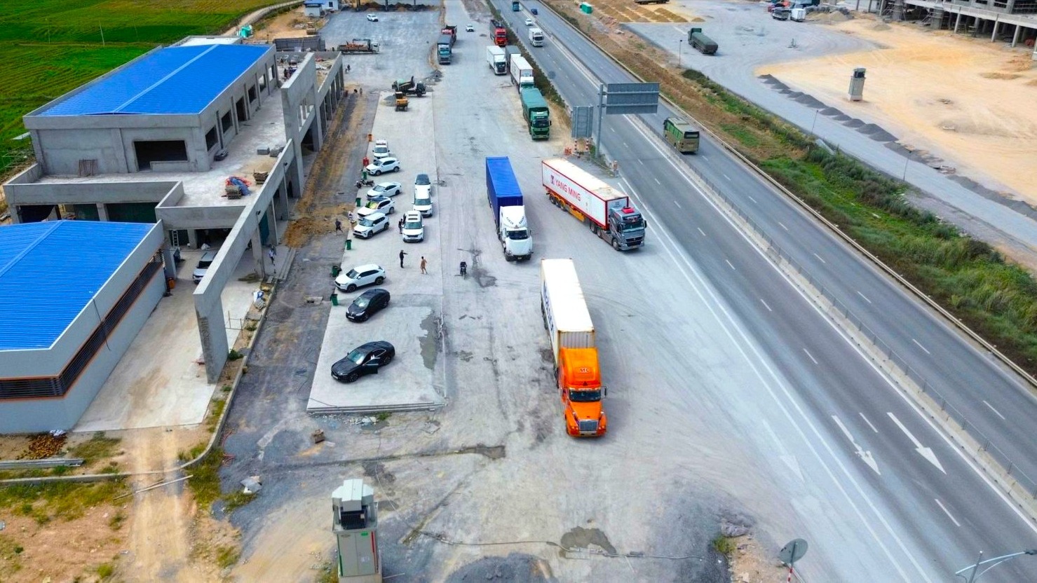 Liên tục cảnh báo, hai trạm dừng nghỉ cao tốc vẫn chậm tiến độ