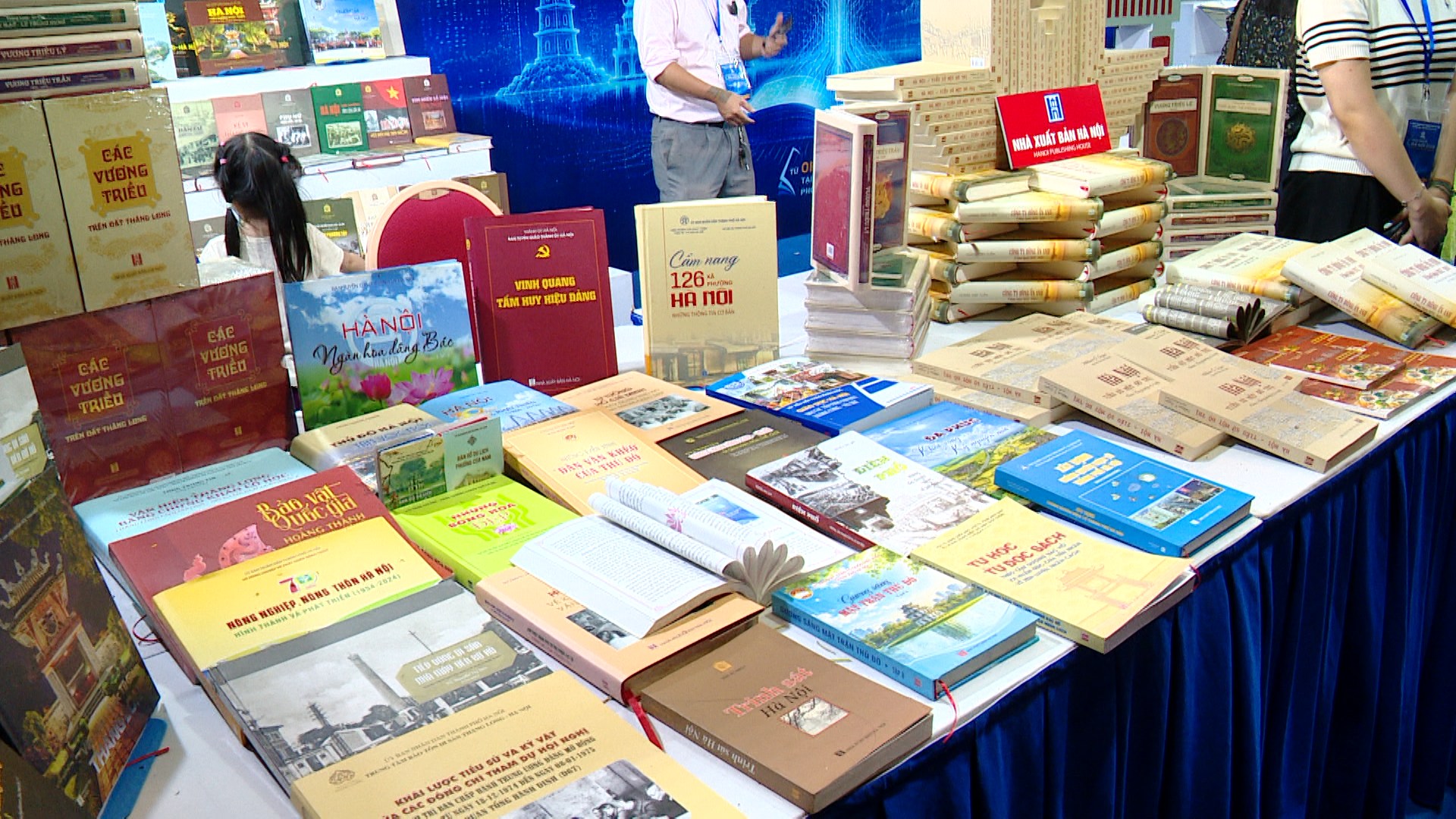 Hội sách Hà Nội lần thứ XI: Sách mở tri thức, công nghệ dẫn tương lai