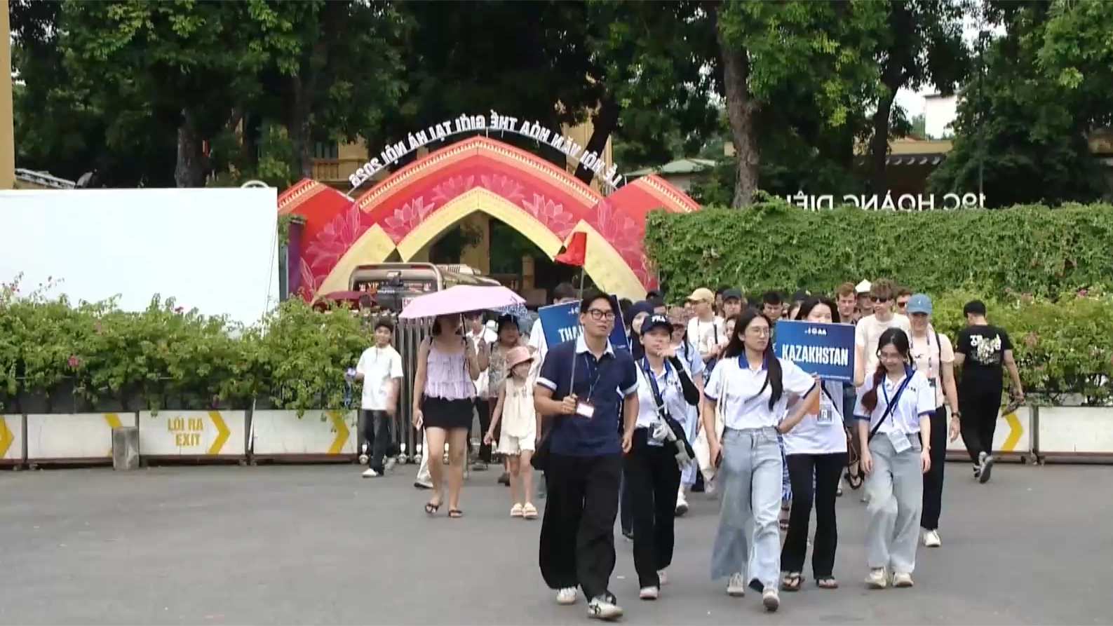 Thí sinh IOAA 2026 khám phá văn hóa Hà Nội