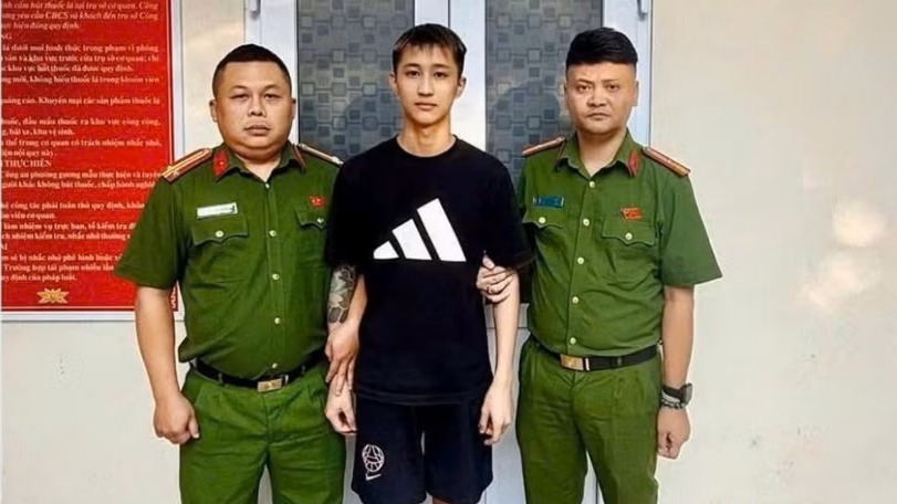 Vận động đối tượng truy nã ra đầu thú