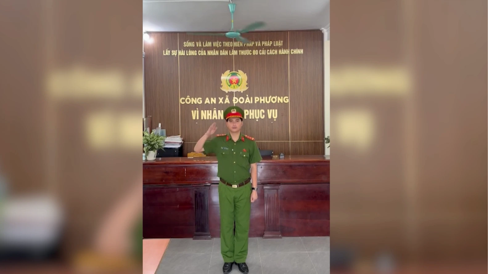 Công an xã Đoài Phương vận động người dân giao nộp vũ khí