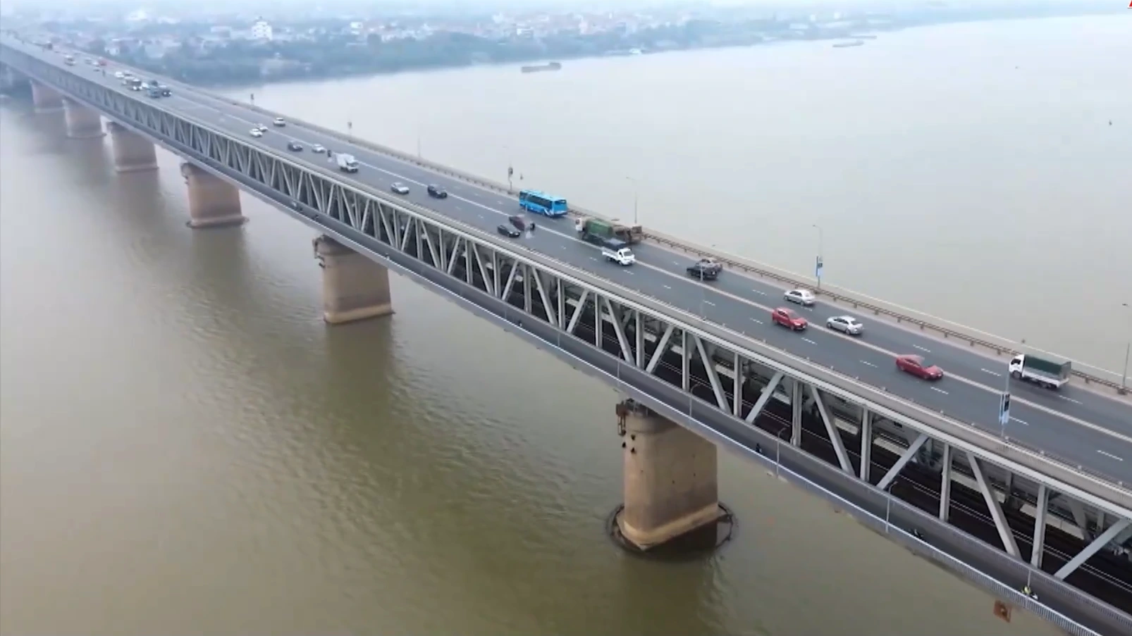 Tiếp tục điều chỉnh tổ chức giao thông qua cầu Thăng Long