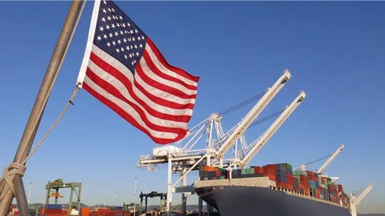 Mỹ thâm hụt thương mại tăng mạnh nhất trong gần 34 năm