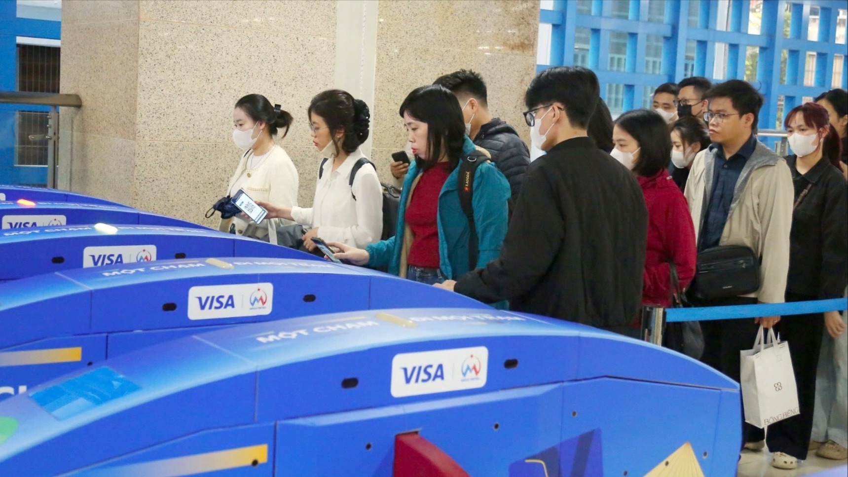 Metro Hà Nội dùng 100% hệ thống soát vé định danh điện tử