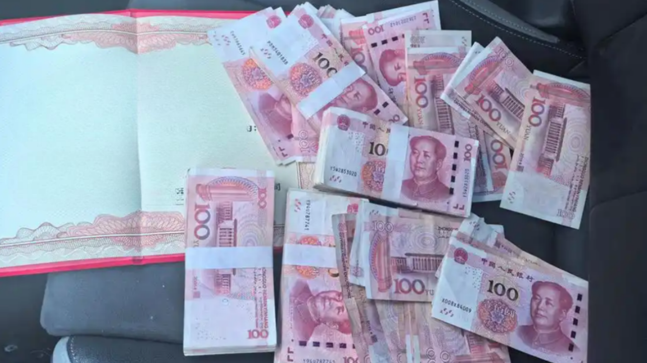 Trung Quốc đáp ứng nhu cầu tiền mặt tăng vọt dịp Tết