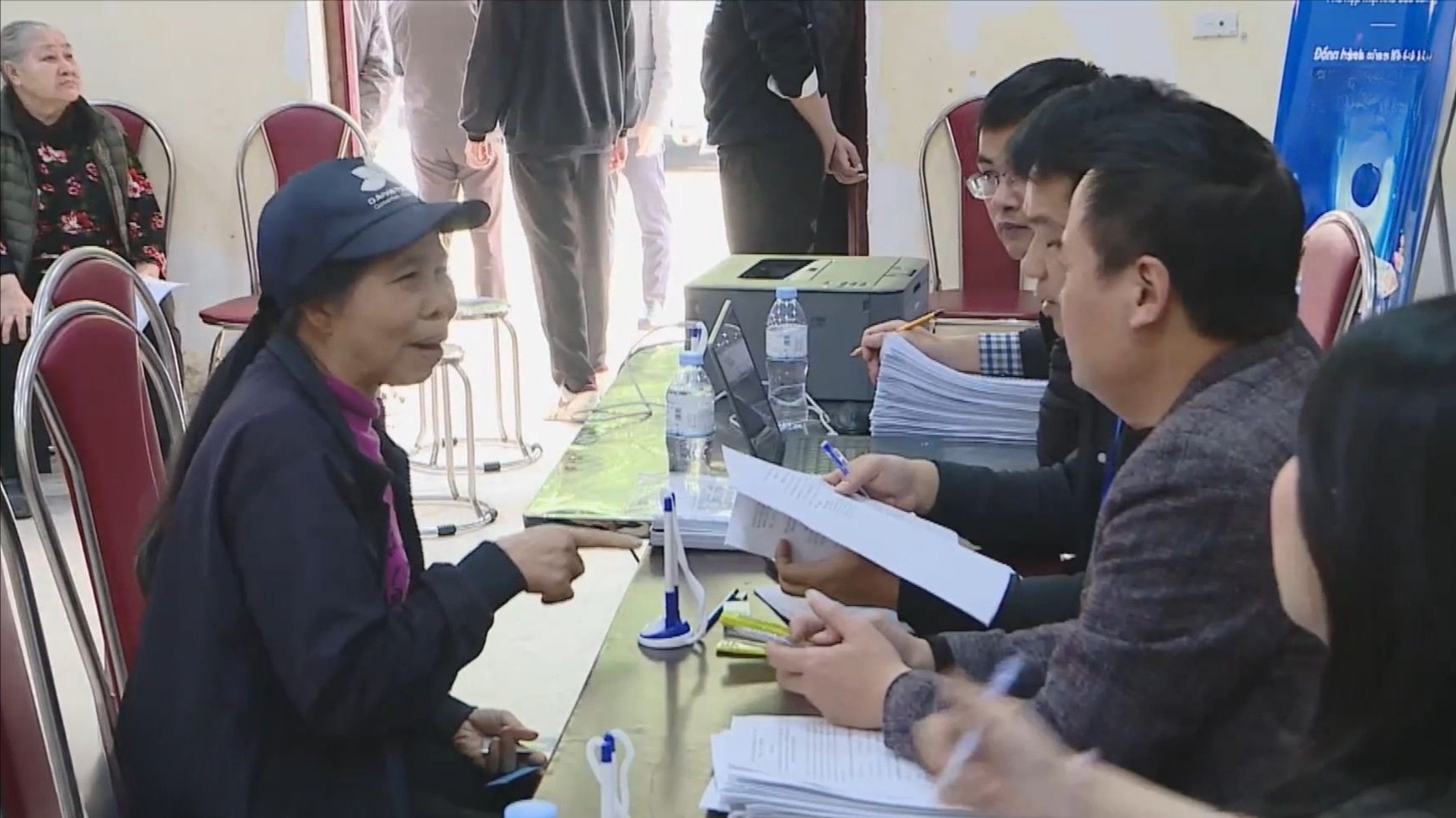 Người dân bắt đầu nhận tiền bồi thường dự án hồ đầu mối Mễ Trì 