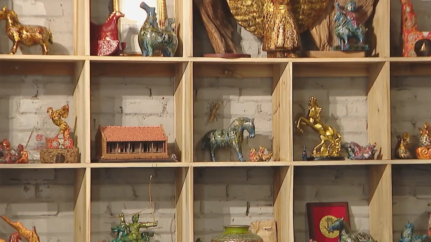 2.026 ngựa sơn mài chào năm Bính Ngọ