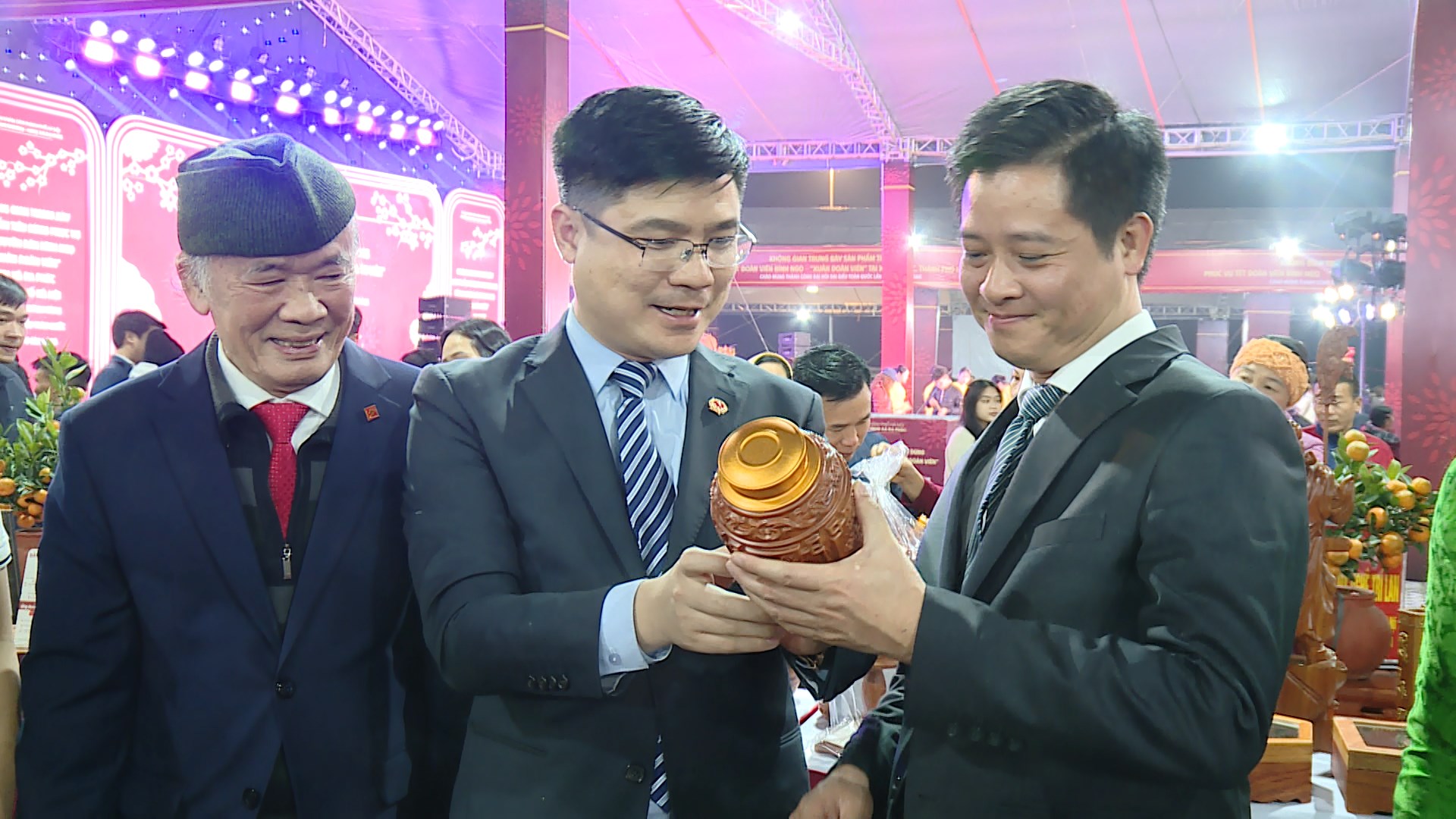 Xuân đoàn viên, kích cầu tiêu dùng Tết Nguyên đán