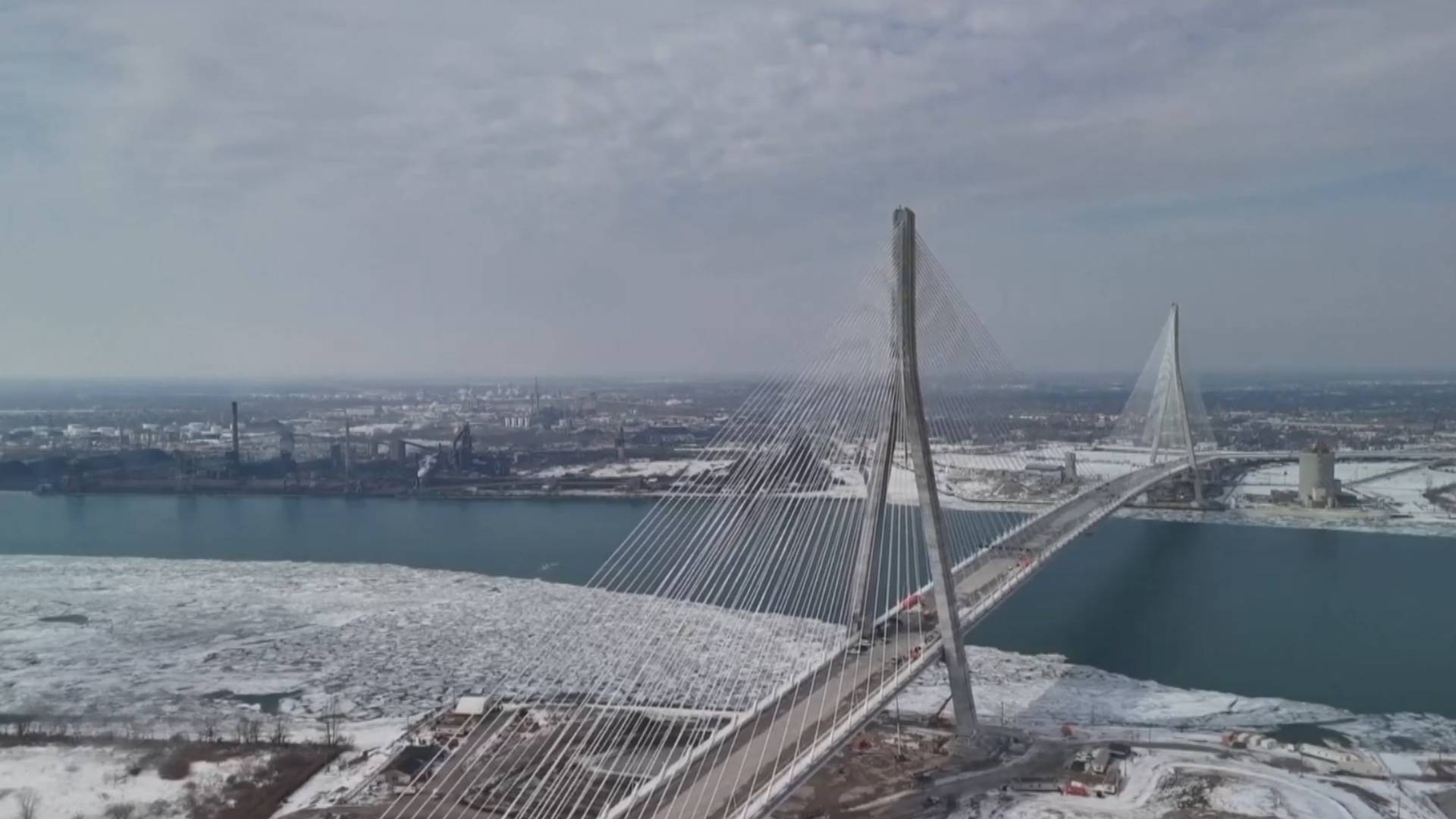 Canada phản ứng khi Mỹ dọa chặn cây cầu nối hai nước