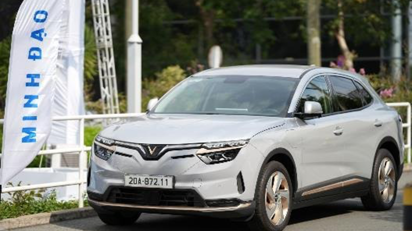 Ưu đãi cộng dồn tới 200 triệu đồng, cầm 0 đồng vẫn 'rinh' được VF 8 đi Tết 