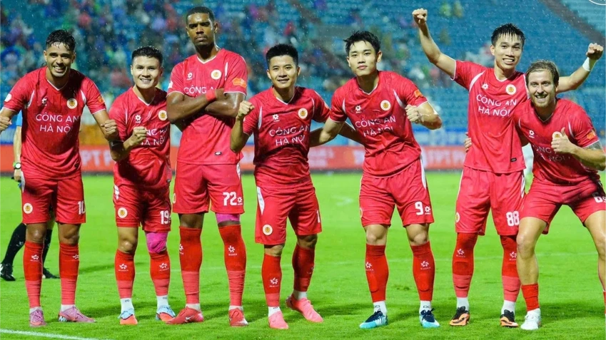 CLB Công an Hà Nội đặt một chân vào tứ kết