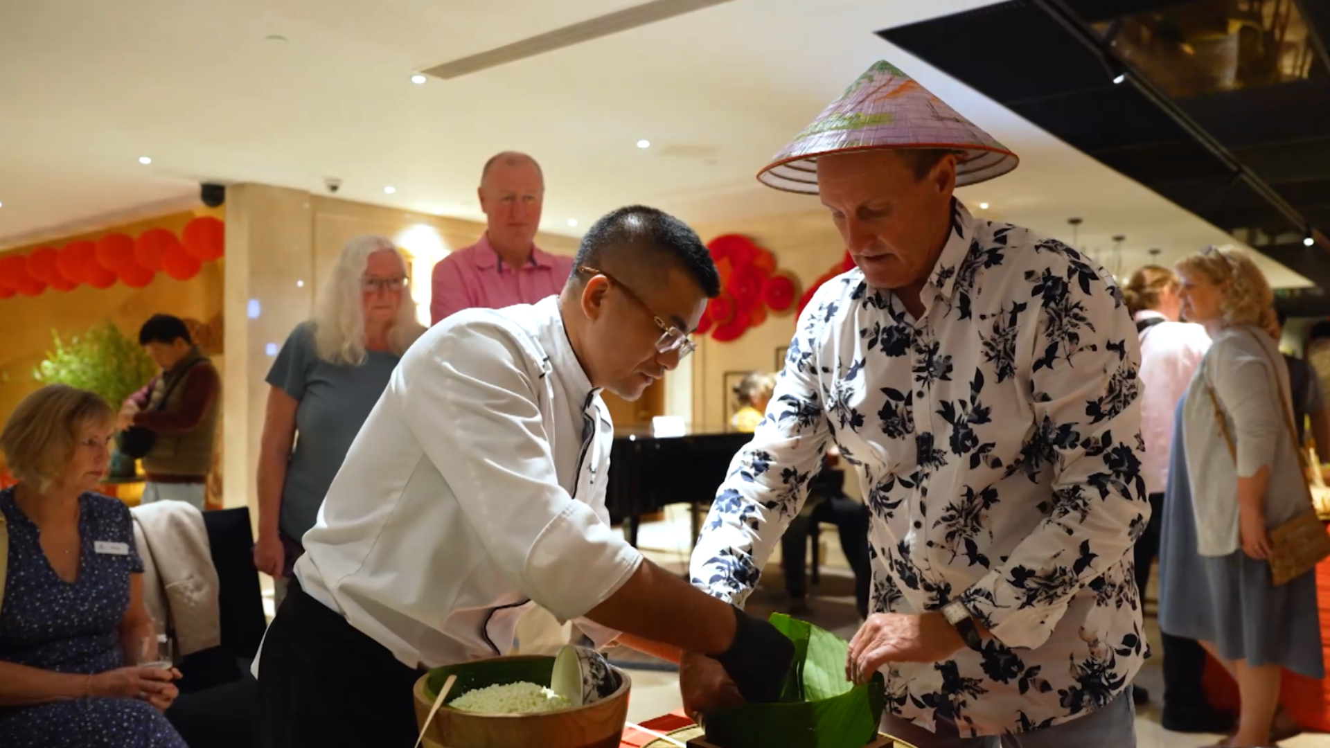 Trải nghiệm gói bánh chưng tại Grand Mercure Hanoi | Hà Nội đến để yêu | 12/02/2026