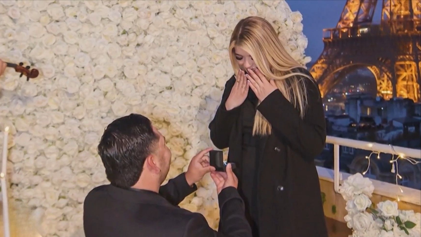 Valentine, cầu hôn tại Paris tăng mạnh